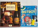 deux livres posés sur une table