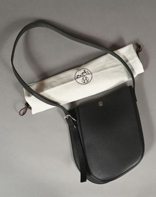 HERMES Paris made in France. Sac cavalier Perspective en cui…