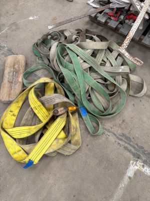 beaucoup d'outils et d'équipements sur le terrain