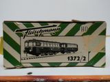 une boîte sur laquelle est représenté un train