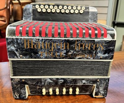 Accordéon MAUGEIN à Tulles. Diatonique, 21 touches, 12 basse…
