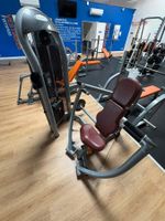 Converging chest press, garniture bordeaux MATRIX
