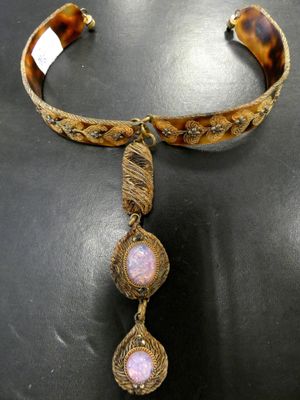 gros plan d'un collier sur un mannequin mannequin mannequin mannequin mannequin mannequin mannequin mannequin mannequin