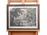 Une vieille photo d'un tableau est accrochée à un chevalet en bois