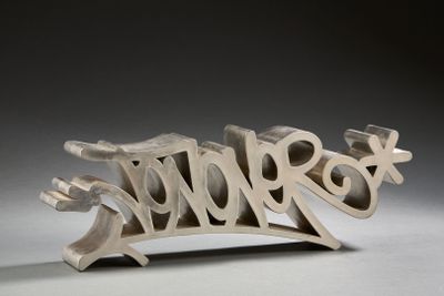 une sculpture représentant un mot en bois qui dit « woooooooooooooooooooooooooooooooooooooooooooo »