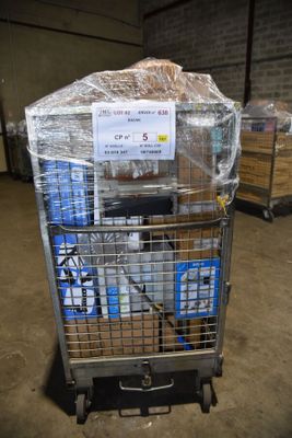un chariot contenant beaucoup d'objets