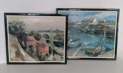 Deux tableaux représentant des bateaux sont posés côte à côte sur une étagère