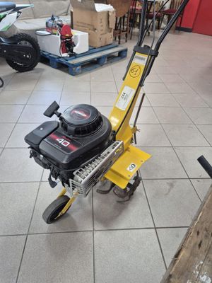 a small machine that is sitting on the floor