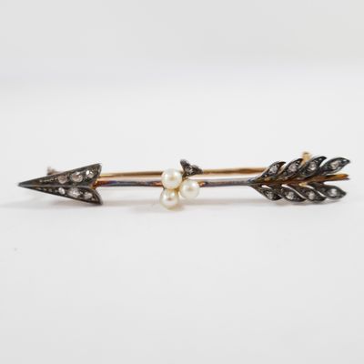 Travail français du XIXème siècle, Broche "flèche" : en or 7…