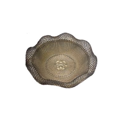 un panier en osier orné d'un motif floral