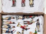 une boîte contenant tout un tas de petits soldats