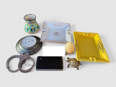 LOT D'OBJETS DIVERS dont 2 cendriers publicitaires en céramique, une p - Photo 1