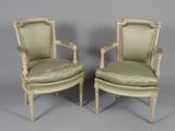 paire de fauteuils peints de style louis xvi