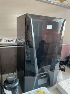 l'image d'une machine posée sur une table