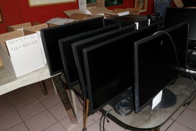 Ensemble Informatique : 1 écran DELL + 5 écrans TERRA + 1 un…