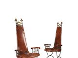 paire de fauteuils en cuir et en fer, avec accoudoirs et pieds