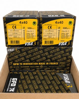 deux boîtes d'emballage noir et jaune pour un produit contenu dans une boîte en carton