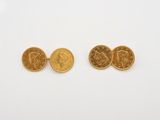 une paire de boutons de manchette en forme de pièces d'or, sur lesquelles est représenté le visage d'une femme