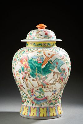 une image représentant un vase muni d'un couvercle et orné d'oiseaux et de fleurs