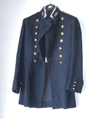 Habit d'élève de l'école Polytechnique, en assez bon état.