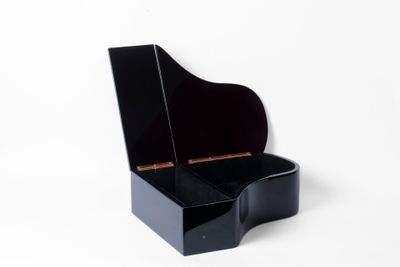 Coffret en forme de piano pour recevoir 1 bouteille de vin e…