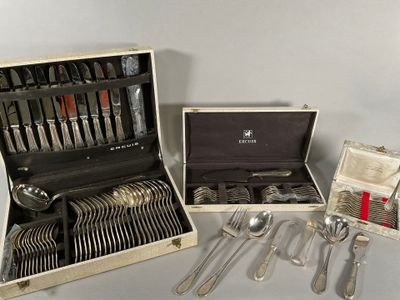 ERCUIS Ménagère en métal argenté modèle "Lauriers" à décor d…