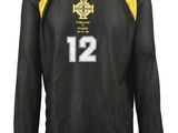 un maillot de volley-ball noir et jaune portant le numéro 12