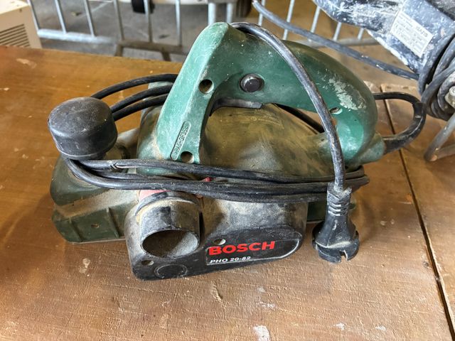 Un rabot BOSCH PHO 20_82