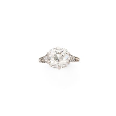 Bague “Solitaire” Diamant coussin et diamants ronds taille a… - Photo 1