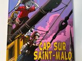 the book cap sur saint - malo is on a white surface