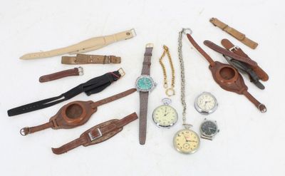 de nombreux modèles de montres différents et des montres posées sur la table