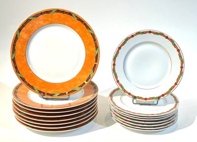 RAYNAUD et Cie à Limoges. Suite de 8 assiettes de présentati…