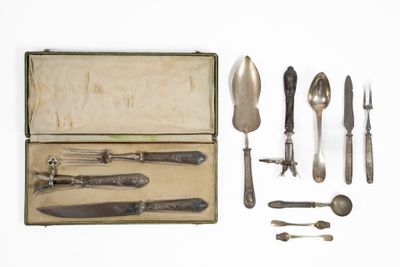 Réunion d'argenterie comprenant : - Photo 1