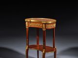 une paire de tables d'appoint de style Louis II