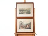 deux tableaux posés sur un chevalet en bois, sur fond blanc
