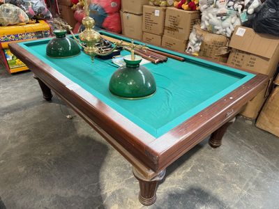 Billard français CHEVILLOTTE avec luminaire et accessoires