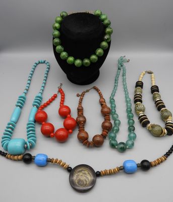 Ensemble de 7 colliers fantaisie vintage