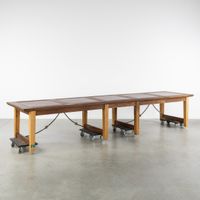Une table de réfectoire ou de bibliothèque exceptionnellemen… (photo 3)