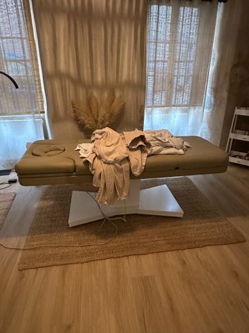 Table de soin électrique inclinable avec matelas chauffant et son...