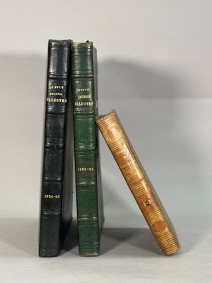trois livres empilés les uns sur les autres