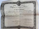 un gros plan sur une feuille de papier sur laquelle figure un document