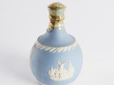a blue and white vase with a picture of a castle on it