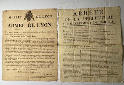 un vieux journal avec un bout de papier au recto et un autre au verso