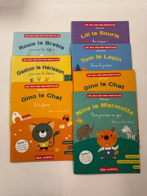 quatre livres pour enfants mettant en scène des personnages français et anglais
