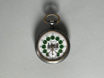 une montre de poche en argent ornée de fleurs vertes
