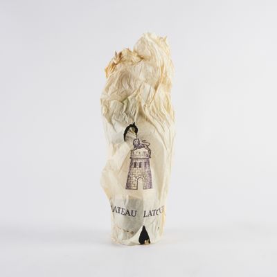 une bouteille de vin emballée dans un sac