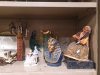 Petit lot de fond de maison comprenant des statuettes souven… (photo 3)