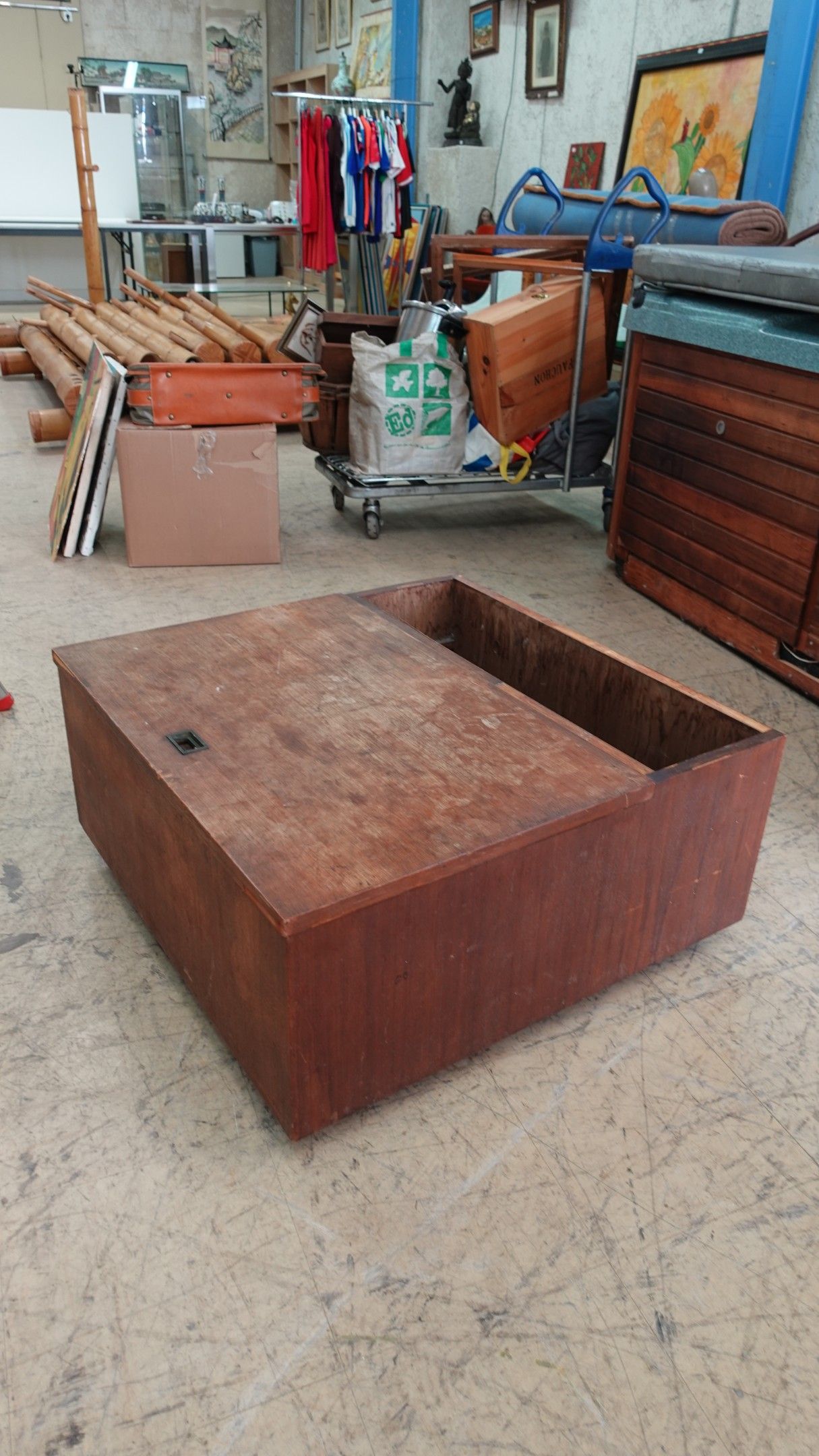 Une table basse de style scandinave (accidents)