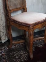 SUITE DE TROIS CHAISES en hêtre mouluré et sculpté de fleure… (photo 3)