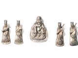 quatre figurines en argent représentant une femme et un homme tenant des bougies